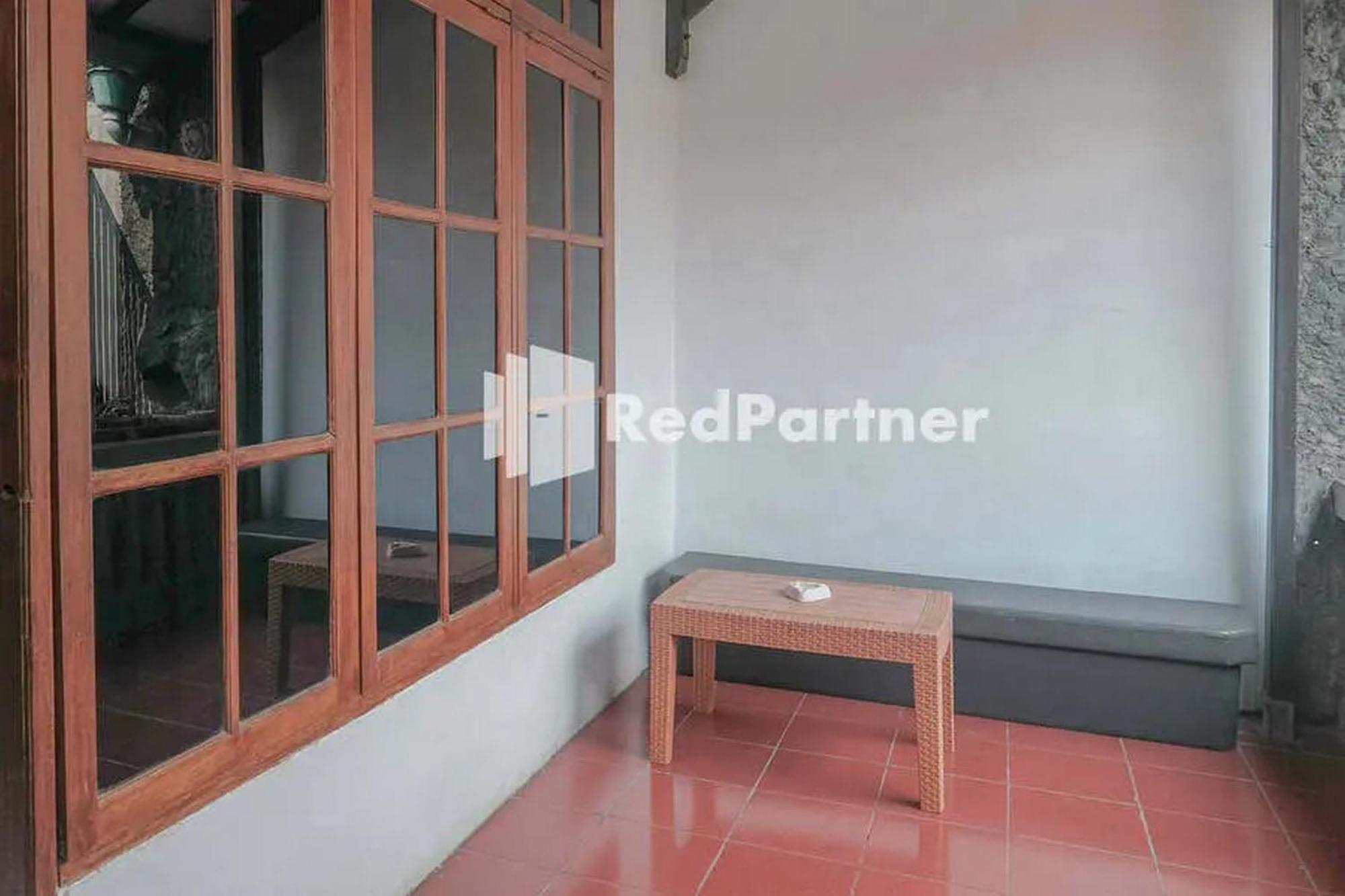 OYO 90511 Pondok Damai Guest House Syariah Cirebon Bagian luar foto