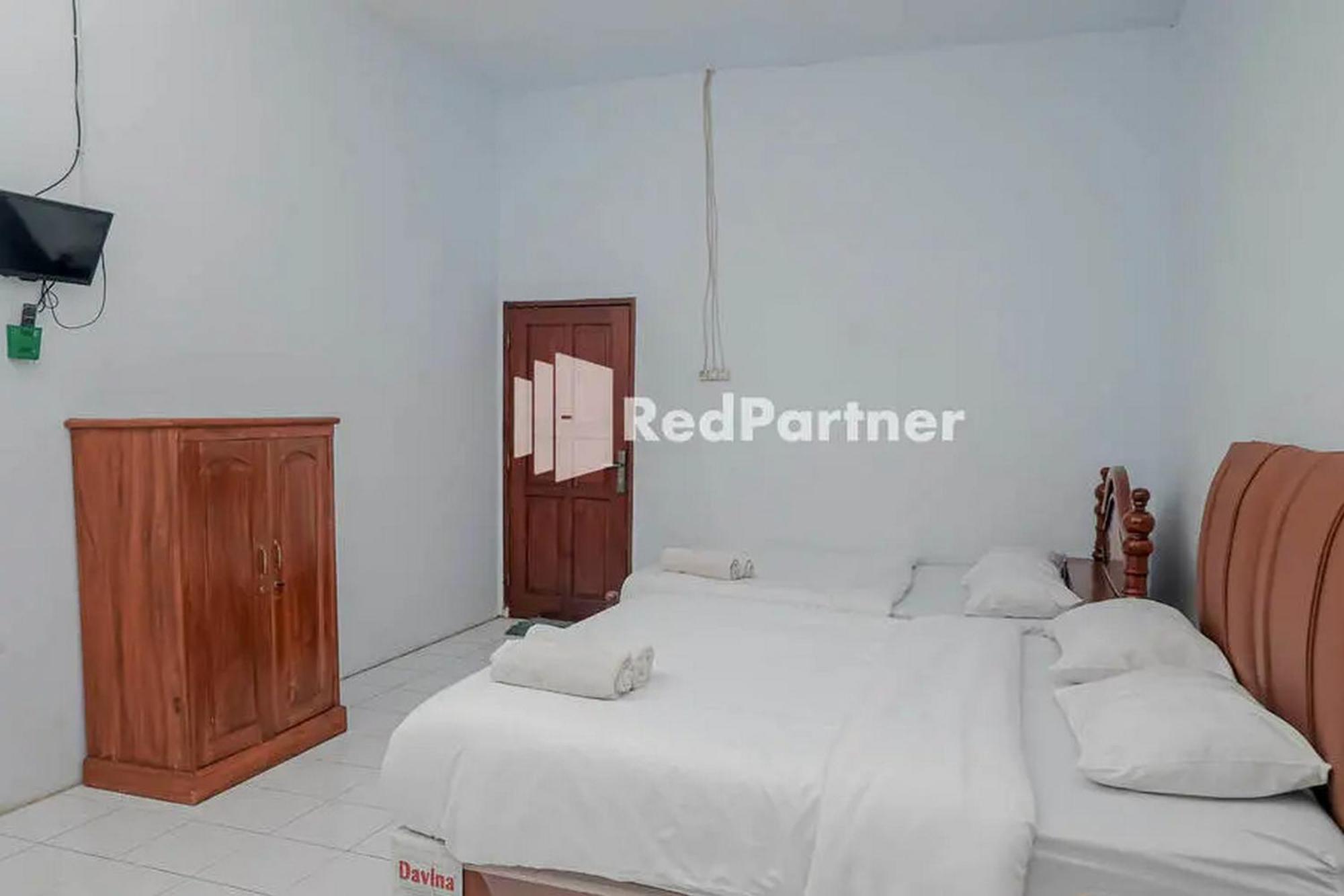 OYO 90511 Pondok Damai Guest House Syariah Cirebon Bagian luar foto