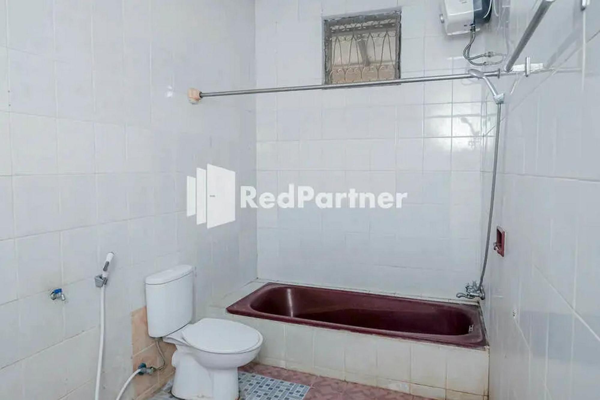 OYO 90511 Pondok Damai Guest House Syariah Cirebon Bagian luar foto