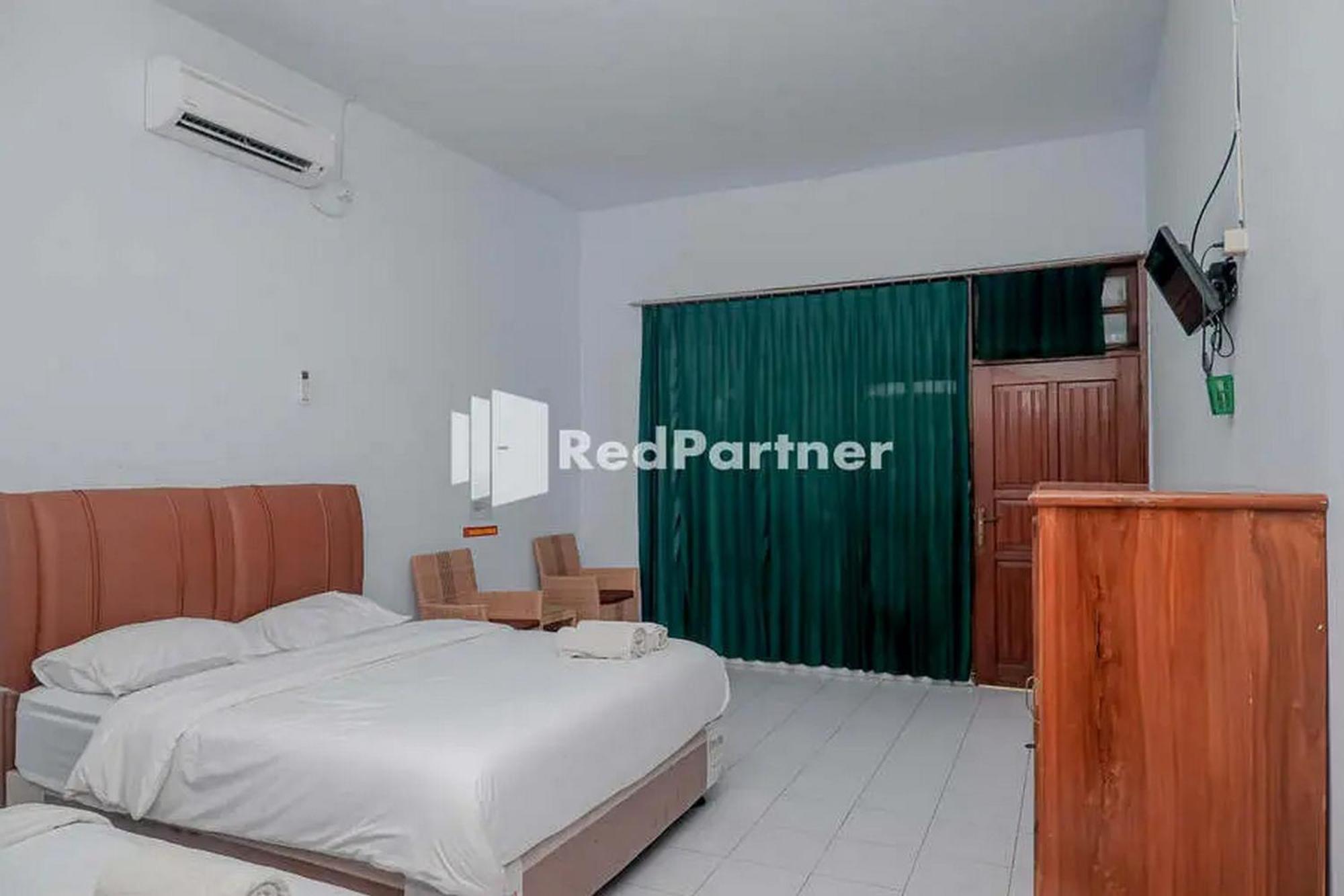 OYO 90511 Pondok Damai Guest House Syariah Cirebon Bagian luar foto