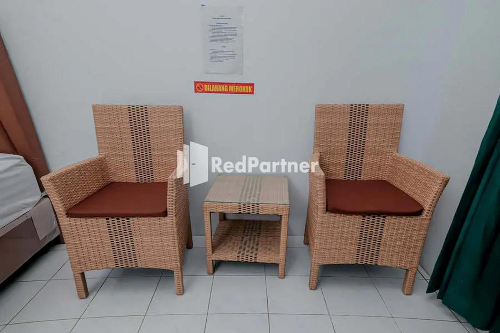 OYO 90511 Pondok Damai Guest House Syariah Cirebon Bagian luar foto